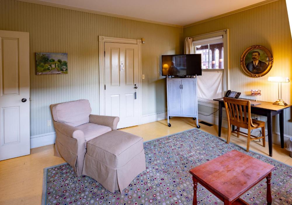 Suite interior